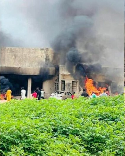 Youths Protest Insecurity in Kwara, Torch NDLEA Office, Invade Emir’s Palace