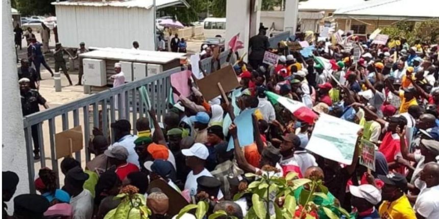 FCTA Workers Stage Protest, Demand Improved Welfare and Minister's Exit