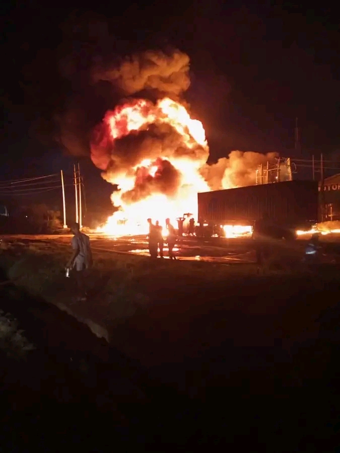 Fire Erupts as Petrol Tanker Falls on Sapele Road, Edo