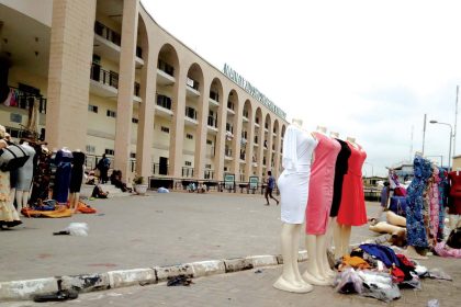 Lagos officials clearing traders from Tejuosho Market in Yaba