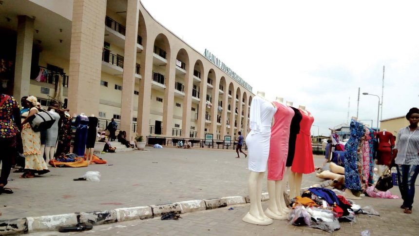 Lagos officials clearing traders from Tejuosho Market in Yaba