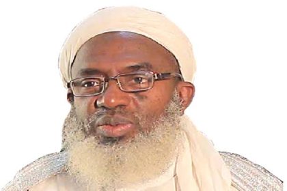 Islamic cleric Sheikh Ahmad Gumi speaking during a press briefing, urging Nigeria to cut ties with the United States over Trump’s military remarks.