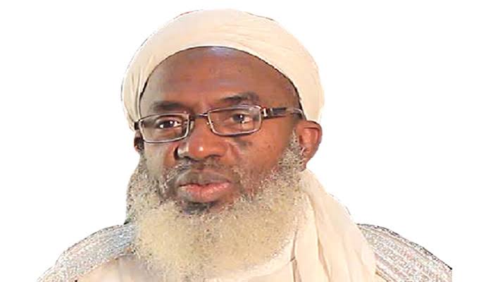 Islamic cleric Sheikh Ahmad Gumi speaking during a press briefing, urging Nigeria to cut ties with the United States over Trump’s military remarks.