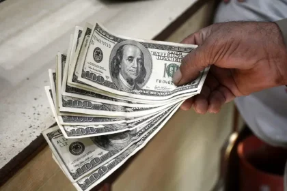 Naira Holds Steady Against Dollar as CBN Stabilization Policy Gains Traction